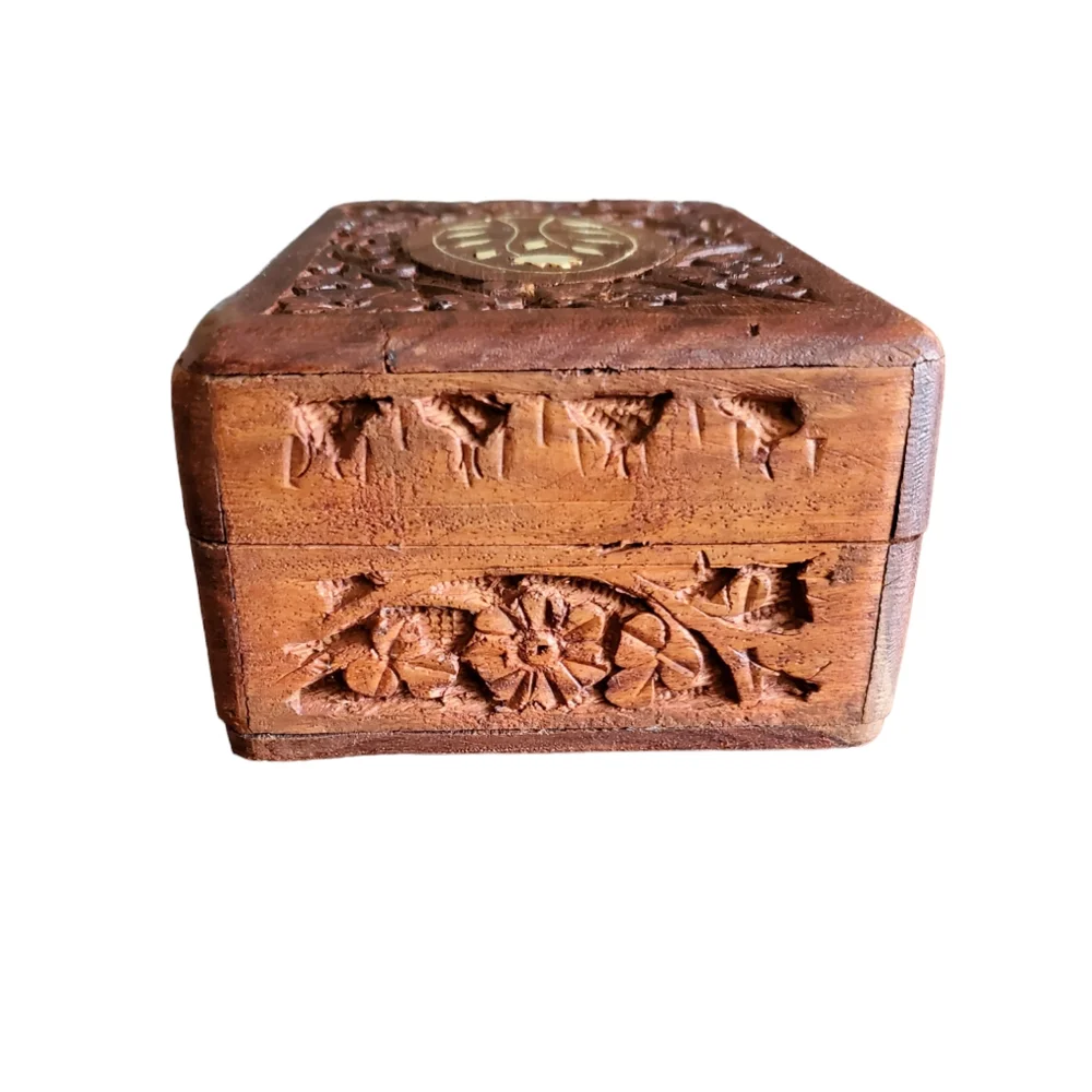 Hand carved wooden trinket/jewelry box with inlay, India, Vintage ~ Pre-Owned